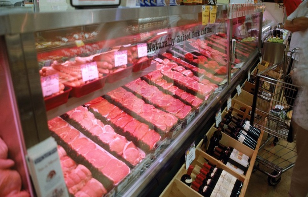 Ir para  <p>Em volume, as exporta&ccedil;&otilde;es de carne bovina no per&iacute;odo de janeiro a novembro, de 1,3 milh&atilde;o de toneladas, superou o de igual per&iacute;odo do ano passado em 1,7%. A receita, no entanto,...